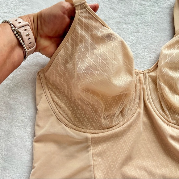 CHANTELLE Smooth Lines Shaping Bodysuit--40C - Picture 4 of 16